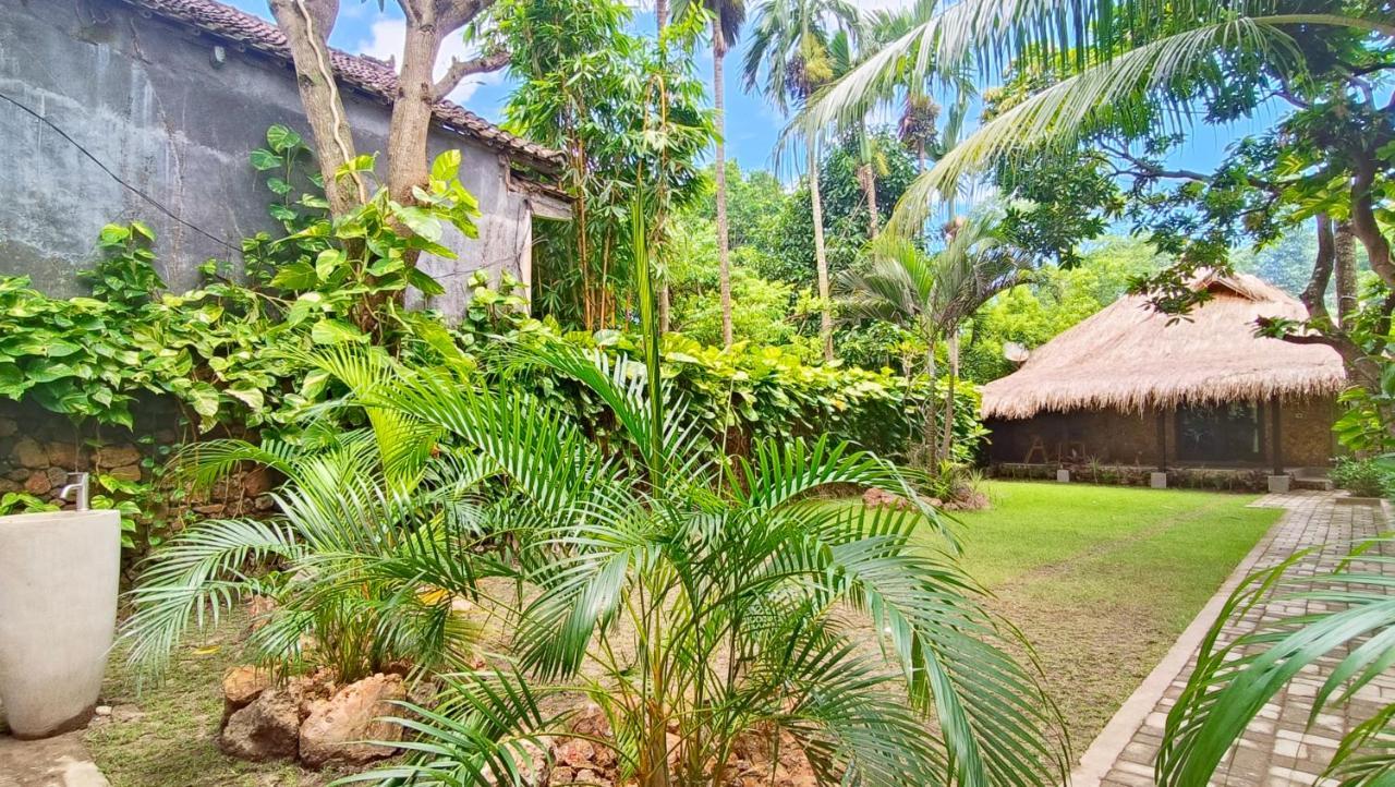 Готель Dalai Tropical Kuta  Екстер'єр фото