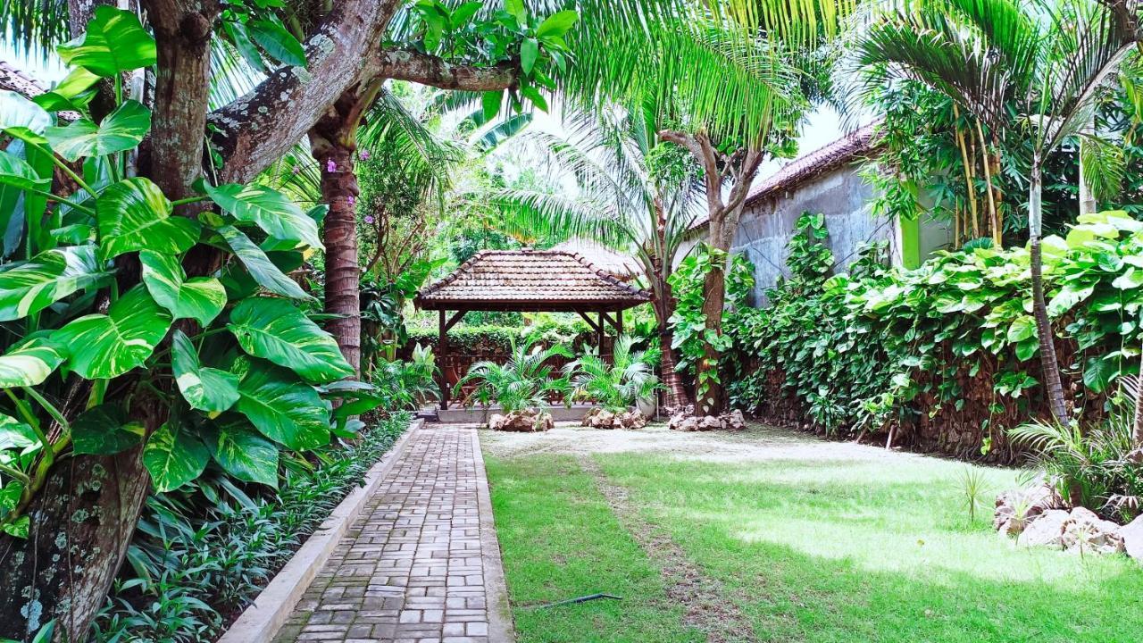 Готель Dalai Tropical Kuta  Екстер'єр фото