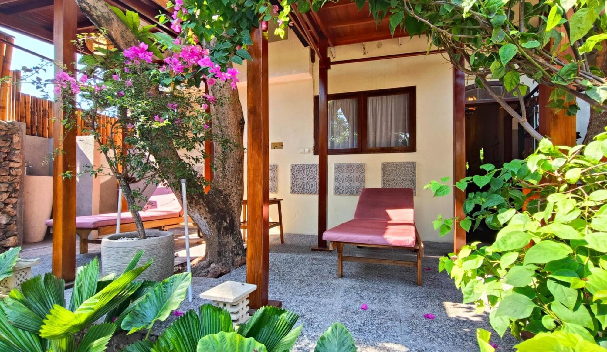 Готель Dalai Tropical Kuta  Екстер'єр фото