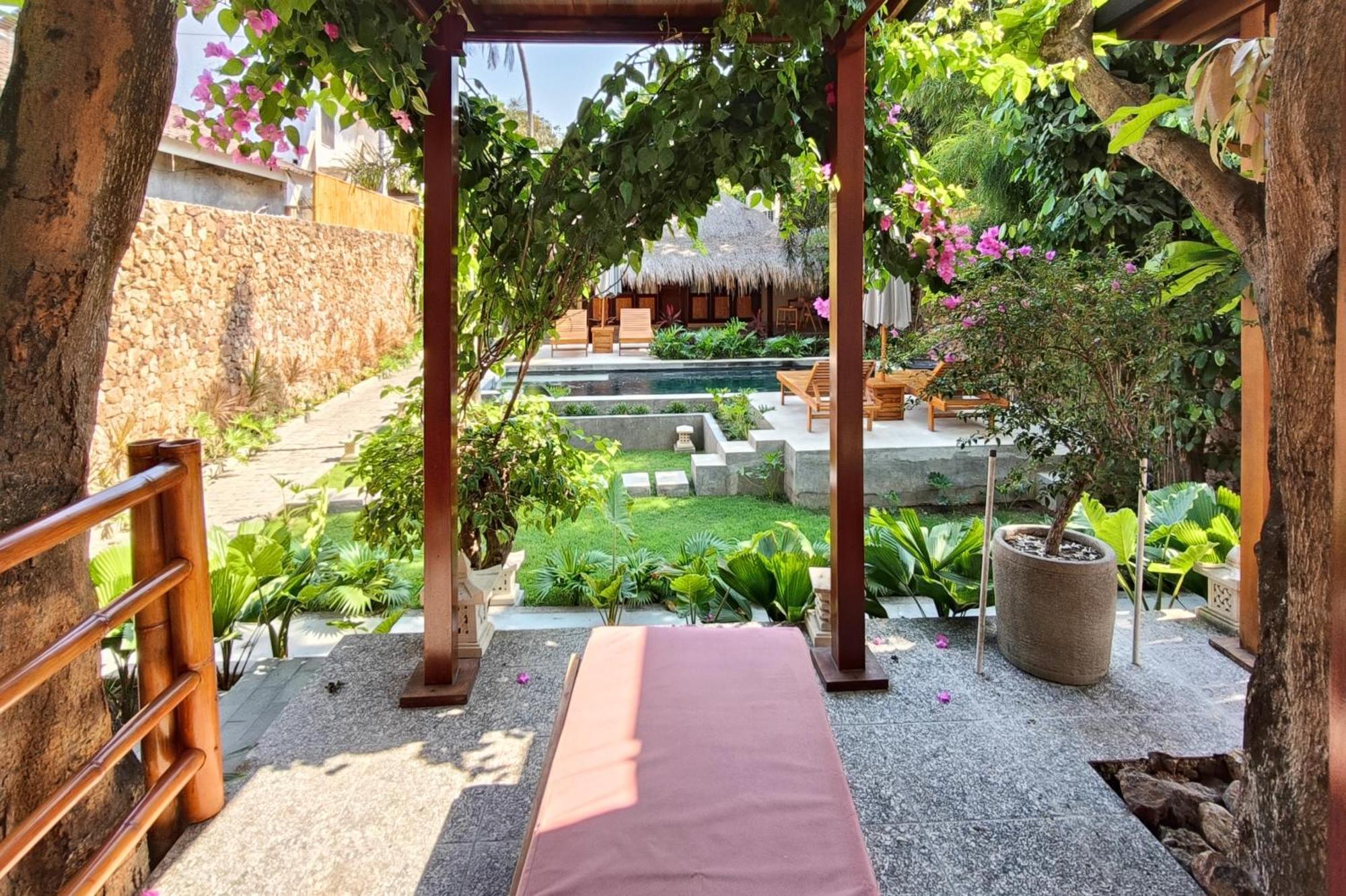 Готель Dalai Tropical Kuta  Екстер'єр фото